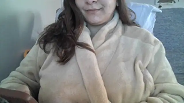 Snapshot of xxxluana chatting on June 15, 2:08 pm xxxluana online show from June 15, 2:08 pm