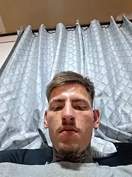 Snapshot of Artur386383 chatting on February 15, 12:29 am Artur386383 online show from February 15, 12:29 am