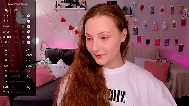 Snapshot of velvet_cherry_ chatting on March 15, 8:53 am velvet cherry online show from March 15, 8:53 am