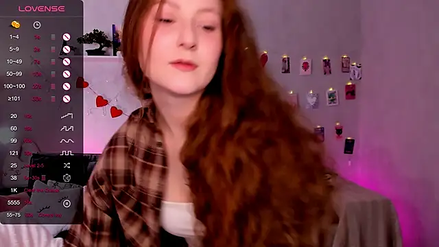 Snapshot of velvet_cherry_ chatting on March 20, 9:14 am velvet cherry online show from March 20, 9:14 am