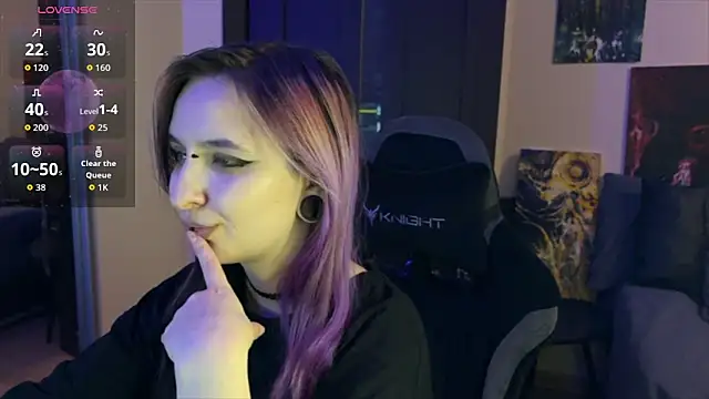 Snapshot of lavender_monster chatting on February 8, 8:45 pm lavender monster online show from February 8, 8:45 pm