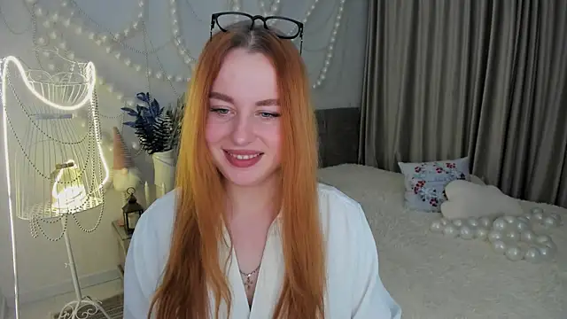 AirySilhouette online show from December 15, 5:17 pm