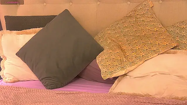 Snapshot of SeniGrandee chatting on May 13, 8:27 pm SeniGrandee online show from May 13, 8:27 pm