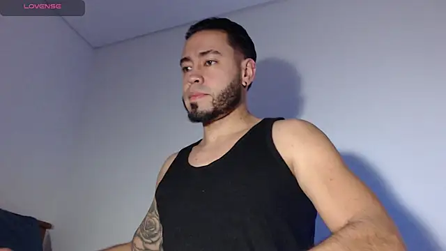 MikeSantoss1 online show from December 5, 2:31 am