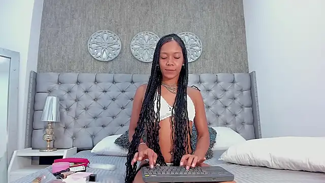 Snapshot of DaimondJohnson chatting on April 3, 9:35 pm DaimondJohnson online show from April 3, 9:35 pm