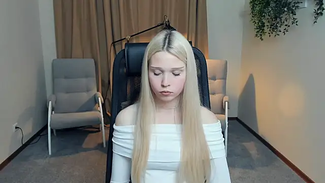 CherrylHolme online show from November 22, 3:44 pm