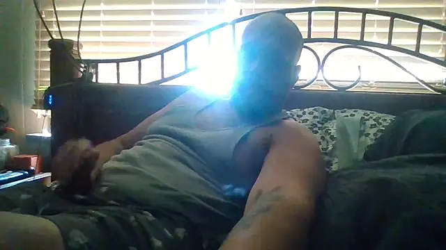 Snapshot of BigriskDaddy92 chatting on December 5, 8:27 pm BigriskDaddy92 online show from December 5, 8:27 pm