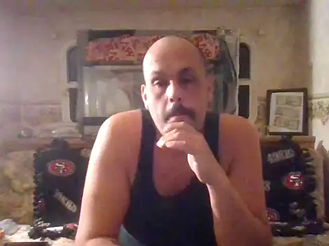 Snapshot of BigriskDaddy92 chatting on January 6, 6:28 am BigriskDaddy92 online show from January 6, 6:28 am