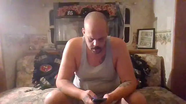Snapshot of BigriskDaddy92 chatting on January 16, 2:21 pm BigriskDaddy92 online show from January 16, 2:21 pm