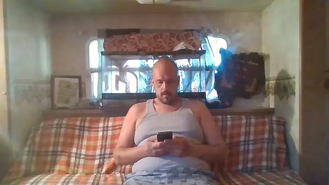 Snapshot of BigriskDaddy92 chatting on March 17, 2:53 pm BigriskDaddy92 online show from March 17, 2:53 pm