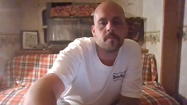 Snapshot of BigriskDaddy92 chatting on March 18, 4:26 am BigriskDaddy92 online show from March 18, 4:26 am
