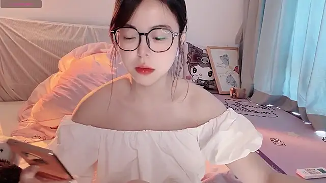 Snapshot of -Angela chatting on February 4, 4:07 am -Angela online show from February 4, 4:07 am