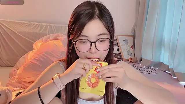 Snapshot of -Angela chatting on February 5, 9:03 am -Angela online show from February 5, 9:03 am