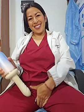 JustSamantha  online show from July 8, 4:00 pm