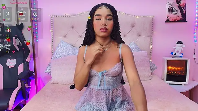 Snapshot of Naom_star87 chatting on January 12, 7:52 pm Naom star87 online show from January 12, 7:52 pm