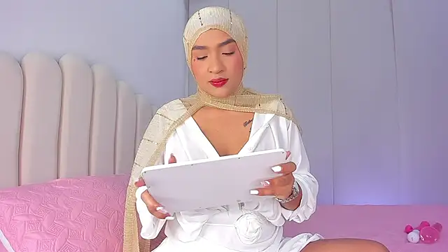 Amira-Zahra online show from May 1, 10:25 pm