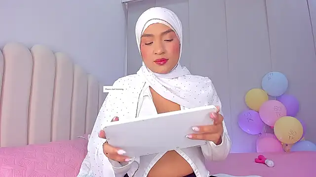 Amira-Zahra online show from May 12, 9:56 pm