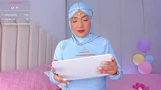 Amira-Zahra online show from May 21, 10:28 pm