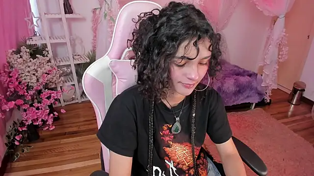 Snapshot of gummo_ chatting on December 13, 7:53 pm gummo online show from December 13, 7:53 pm