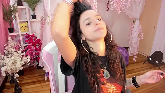 Snapshot of gummo_ chatting on December 18, 8:48 pm gummo online show from December 18, 8:48 pm