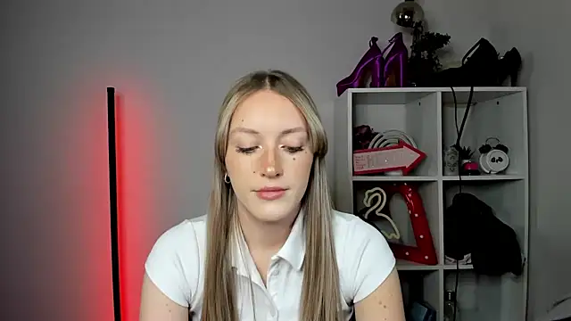 EvelynBlond online show from May 8, 12:32 pm