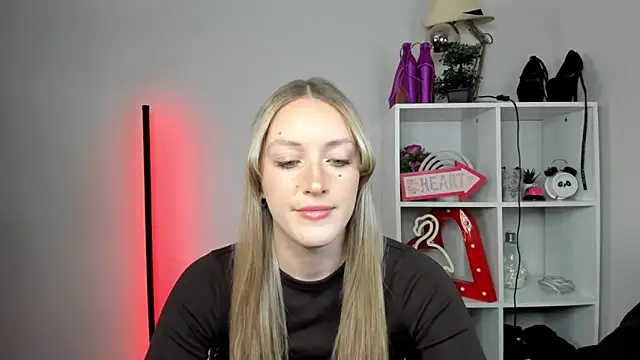 EvelynBlond online show from May 14, 12:45 pm