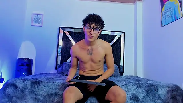 eliasferragamo online show from November 27, 8:11 pm