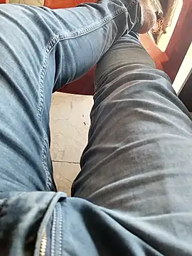 Snapshot of Roy___121 chatting on January 13, 11:15 am Roy 121 online show from January 13, 11:15 am