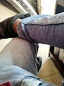 Snapshot of Roy___121 chatting on February 1, 5:28 am Roy 121 online show from February 1, 5:28 am