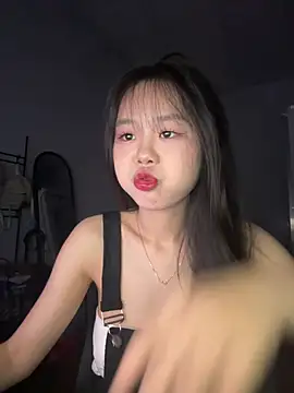 Snapshot of Kiee-lee chatting on April 3, 3:32 pm Kiee-lee online show from April 3, 3:32 pm