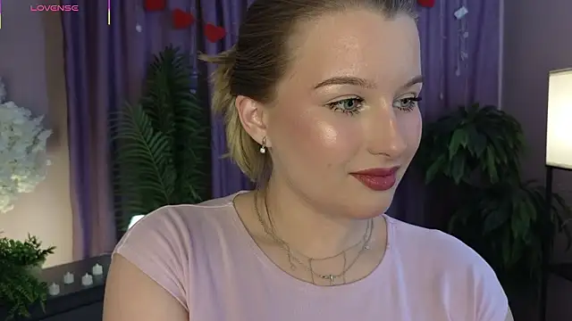 Snapshot of ImiMonroe chatting on February 19, 12:34 pm ImiMonroe online show from February 19, 12:34 pm