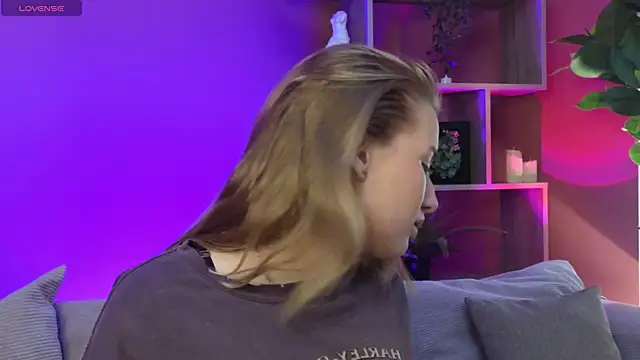 ImiMonroe online show from May 15, 4:52 am