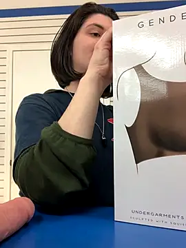 Snapshot of Kora_Kat chatting on December 17, 7:47 am Kora Kat online show from December 17, 7:47 am