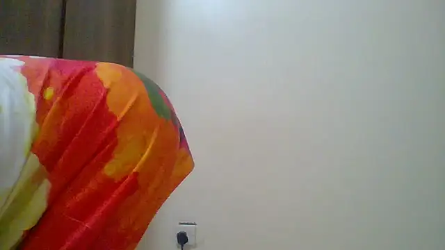 Snapshot of BellaStormi chatting on December 3, 3:47 am BellaStormi online show from December 3, 3:47 am