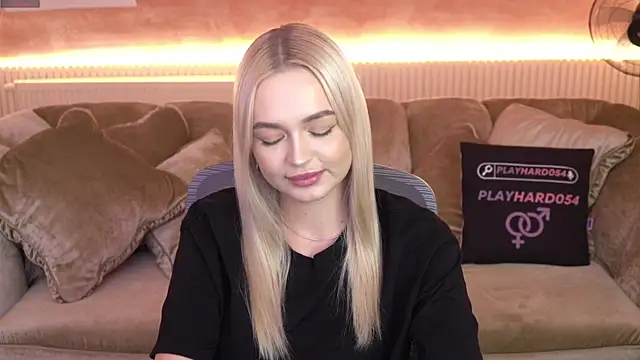 Ulianna Meow online show from November 25, 7:03 pm