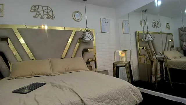 molly madisson  online show from January 7, 12:40 pm