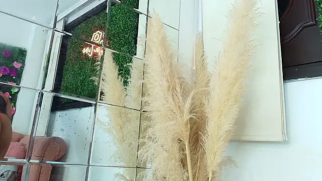 daviana hill online show from February 8, 12:08 pm