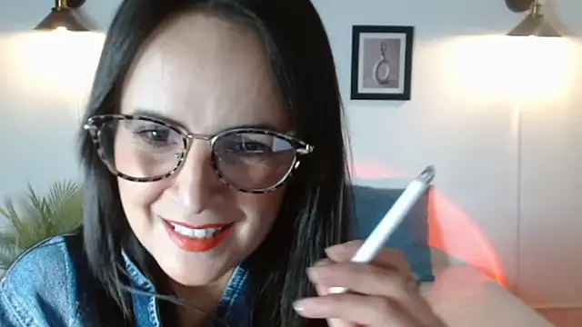 Snapshot of Juliana__lx chatting on March 24, 2:00 pm Juliana lx online show from March 24, 2:00 pm