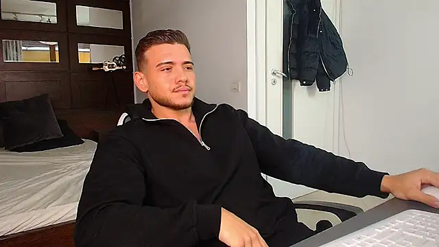 ElijahThorne online show from January 18, 6:17 am