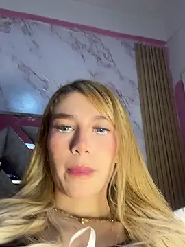 Snapshot of valeryfox__ chatting on December 4, 11:02 pm valeryfox online show from December 4, 11:02 pm