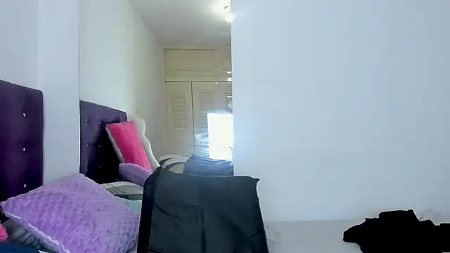 Snapshot of veronicaa_squirt chatting on April 9, 6:19 am veronicaa squirt online show from April 9, 6:19 am