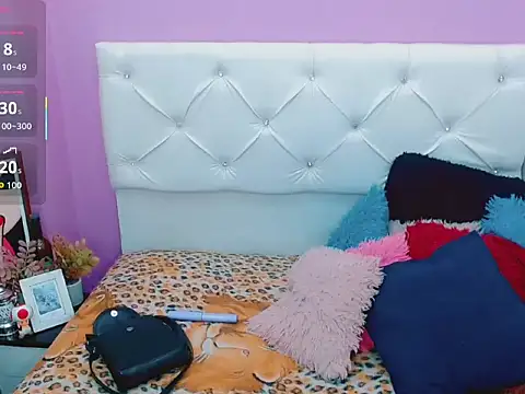 Snapshot of xwetdreamsx chatting on January 5, 6:11 pm xwetdreamsx online show from January 5, 6:11 pm