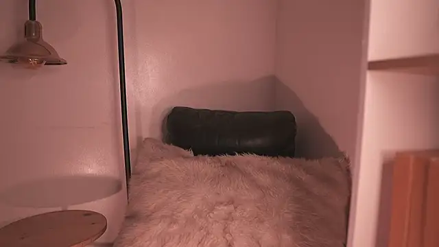 Mackenzie Lia online show from December 15, 8:02 pm