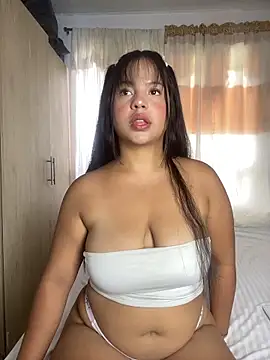 Snapshot of katthyasmitth chatting on February 6, 10:02 pm katthyasmitth online show from February 6, 10:02 pm