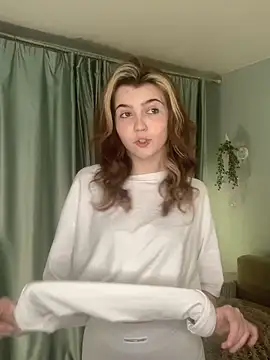 Snapshot of FannyRay chatting on December 16, 11:10 pm FannyRay online show from December 16, 11:10 pm