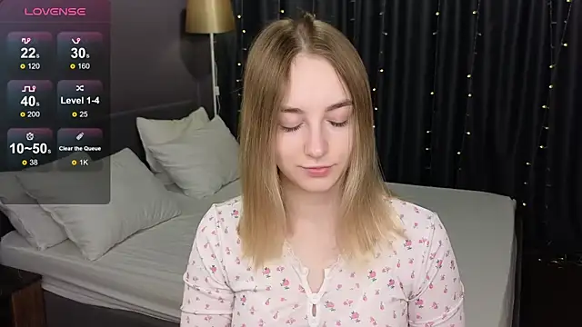 Snapshot of Shy_Polly chatting on January 16, 12:03 am Shy Polly online show from January 16, 12:03 am