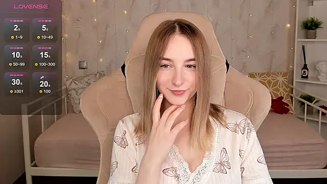 Snapshot of Shy_Polly chatting on February 3, 2:53 am Shy Polly online show from February 3, 2:53 am