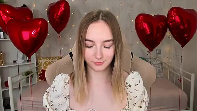 Snapshot of Shy_Polly chatting on February 7, 5:33 am Shy Polly online show from February 7, 5:33 am