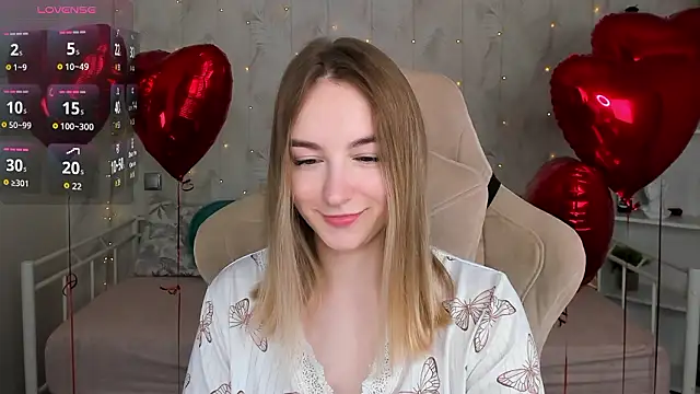 Snapshot of Shy_Polly chatting on February 10, 12:04 am Shy Polly online show from February 10, 12:04 am