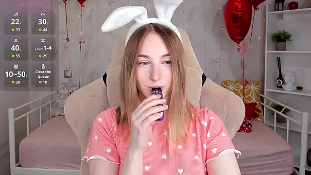 Snapshot of Shy_Polly chatting on February 14, 12:07 am Shy Polly online show from February 14, 12:07 am